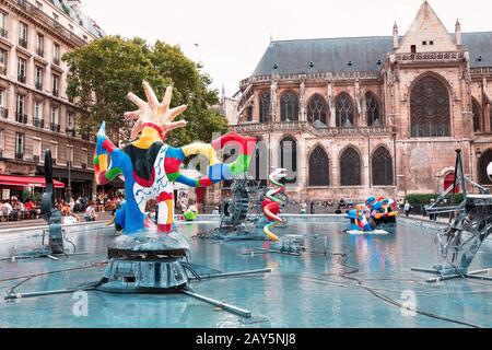 26. Juli 2019, Paris, Frankreich: Skulpturen der modernen Kunst im Strawinski-Brunnen in der Nähe des Centre Pompidou Stockfoto