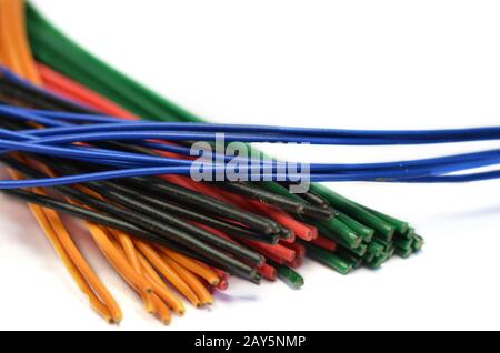 Farbige elektrische Kabel und Leitungen Stockfoto