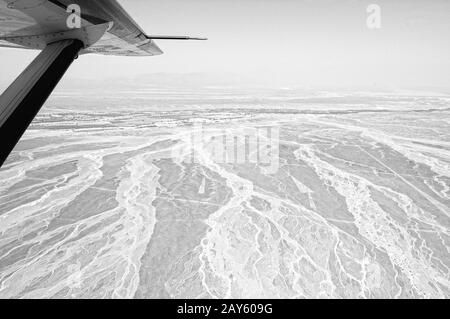 In seiner Einzigartigkeit bedroht, sind die Nazca-Linien in Peru schwarz-weiß Stockfoto