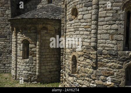 Romanische Kirche aus Dem Zwölften Jahrhundert in Vall de Boi in den spanischen Pyrenäen Stockfoto