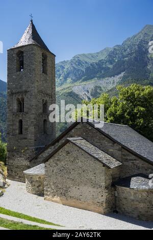 Romanische Kirche aus Dem Zwölften Jahrhundert in Vall de Boi in den spanischen Pyrenäen Stockfoto