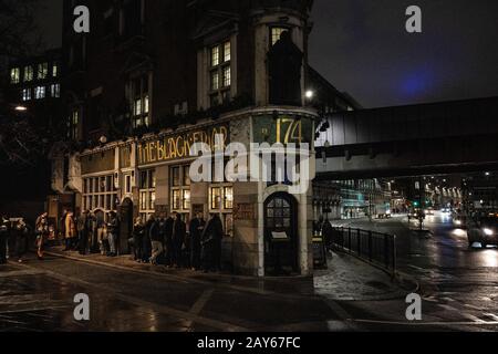 Das Blackfriar Pub befindet sich in der Queen Victoria Street in Blackfriars London, nur einen kurzen Spaziergang von der Blackfriars Bridge, der Upper Thames Street, London, Großbritannien entfernt Stockfoto