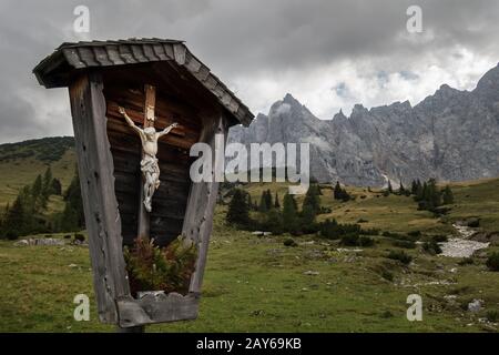 Kreuz in den Alpen Stockfoto