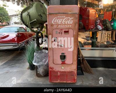 coca Cola alter Retro-Automaten Stockfoto