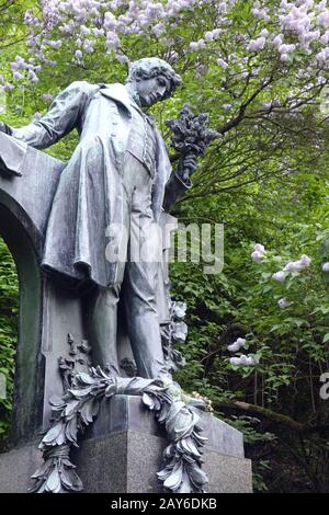 Tschechische Republik Denkmal aus Bronze des Dichters Karel Hynek Macha auf dem Petrin-Hügel, Prag, Stockfoto