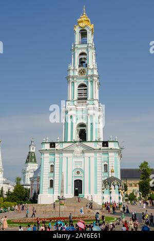 Sergiev Posad - 10. August 2015: Glockenturm der Trinity-Sergius Lawra Stockfoto