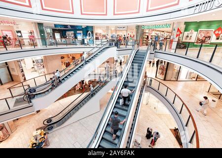 August 2019, Saarbrucken, Deutschland: Interieur des Europa-Einkaufszentrums Stockfoto