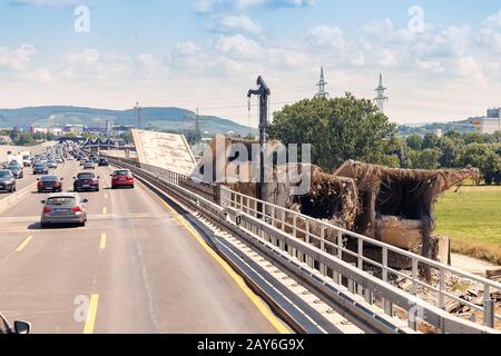 August 2019, Nürnberg, Deutschland: Blick auf die zerstörte Straßenbrücke als Folgen einer Naturkatastrophe Stockfoto