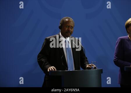 Berlin, Deutschland. Februar 2020. Berlin: Sudanesischer Ministerpräsident Abdalla Hamdok bei der Pressekonferenz im Bundeskanzleramt. (Foto von Simone Kuhlmey/Pacific Press) Credit: Pacific Press Agency/Alamy Live News Stockfoto