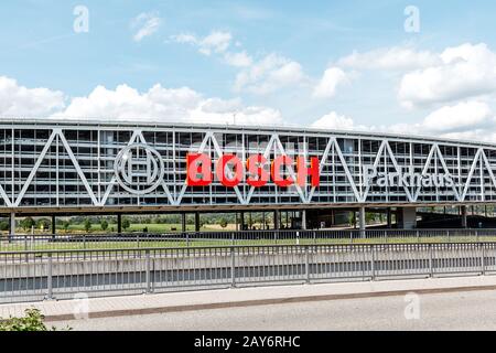 21. Juli 2019, Stuttgart, Deutschland: Bosch-Parkhaus in der Nähe des Flughafens Stuttgart Stockfoto