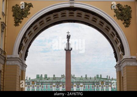 St. Petersburg Palace Square Hermitage mit Blick auf die Vorderseite Stockfoto