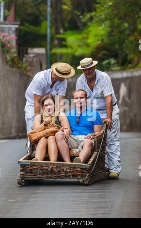 FUNCHAL, MADEIRA - 19. SEPTEMBER: Traditionelle Schlittenfahrt am 19. September 2016 auf Madeira, Portugal Stockfoto