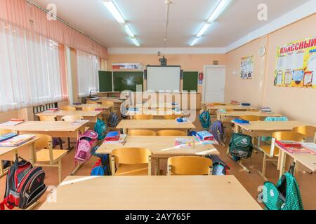 Anapa, Russland - 28. Februar 2017: Innere Klasse in der Grundschule, die Art mit der letzten Partie des Vorstands Stockfoto