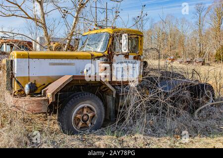 Verschlissene Mack Trucks. Stockfoto