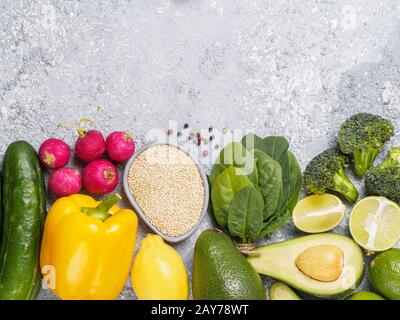 Quinoa und Gemüse Stockfoto