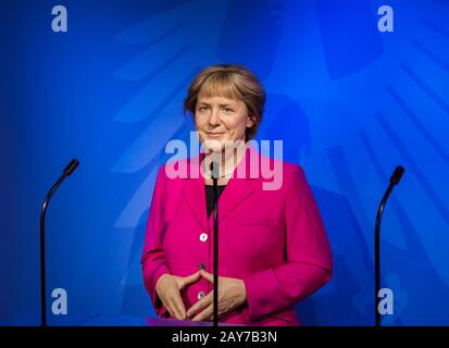 AMSTERDAM, NIEDERLANDE - 25. APRIL 2017: Angela Merkel Wachsstatue im Museum Madame Tussauds am 25. April 2017 in Amsterdam Nethe Stockfoto