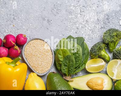 Quinoa und Gemüse Stockfoto