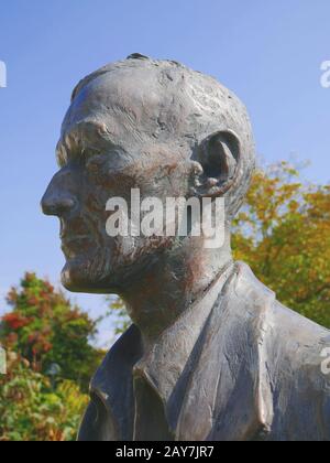 Statue des berühmten deutschen Schriftstellers Hermann Hesse, Gaienhofe, Bodensee, Deutschland Stockfoto