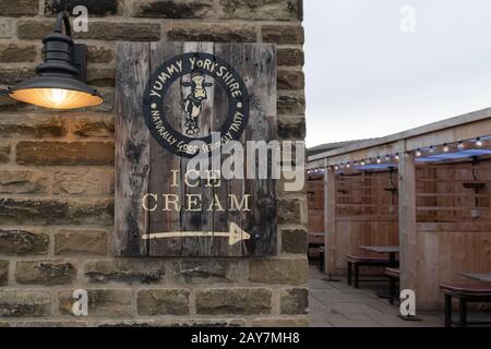 Yummy Yorkshire Ice Cream Parlour, Denby Dale, Huddersfield, Yorkshire, England, Großbritannien Stockfoto