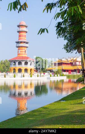 Pavillon Tower und china Palace in Bang PA im Park vertikale Ansicht Ayutthaya Stockfoto