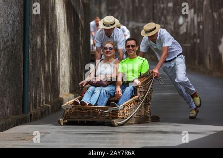 FUNCHAL, MADEIRA - 19. SEPTEMBER: Traditionelle Schlittenfahrt am 19. September 2016 auf Madeira, Portugal Stockfoto