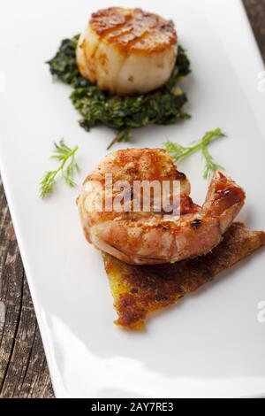 Nahaufnahme einer gegrillten Garnele auf einem Rösti Stockfoto