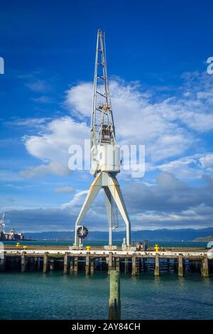 Kran im Hafen von Wellington, Neuseeland Stockfoto