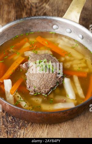 Gekochtes Rinderfilet in einem Vorratsbehälter Stockfoto