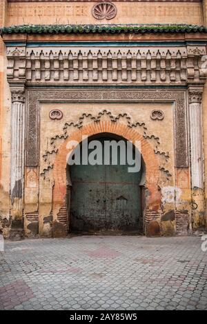 Dekorierte alte Türen in Marrakesch, Marokko Stockfoto