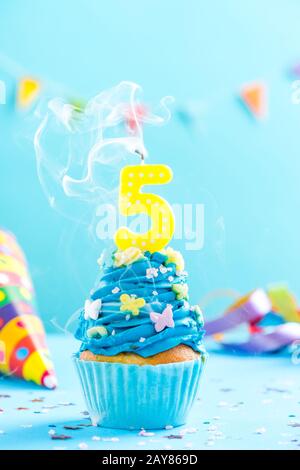 Geburtstag Cupcake mit Kerze Blow Out.Card Mockup. Stockfoto