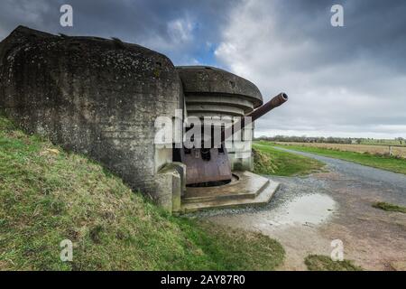 Deutsche Bunker und Artillerie in der Normandie, Frankreich Stockfoto