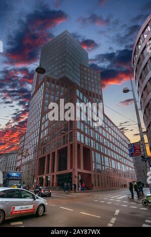 Blick auf eine der schönsten Städte Europas - Wien. Menschen auf der Straße, urbanes Leben Wien. Österreich Stockfoto