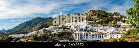 Panorama-Stadtbild von Frigiliana, Málaga, Spanien Stockfoto