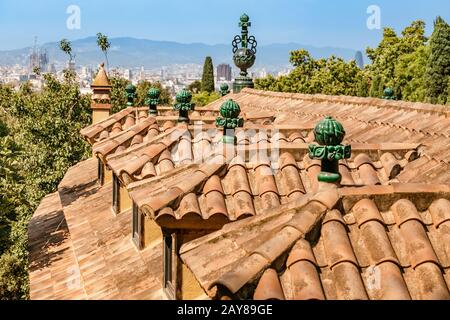 Blick über die Dächer zum Stadtbild von Barcelona Stockfoto