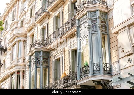 10. JULI 2018, BARCELONA, SPANIEN: Modernes Architekturgebäude in Barcelona Stockfoto
