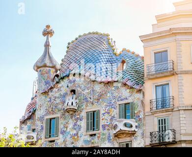 10. JULI 2018, BARCELONA, SPANIEN: Modernes Architekturgebäude in Barcelona Stockfoto