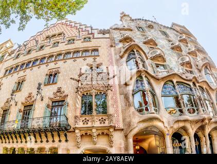 10. JULI 2018, BARCELONA, SPANIEN: Modernes Architekturgebäude in Barcelona Stockfoto