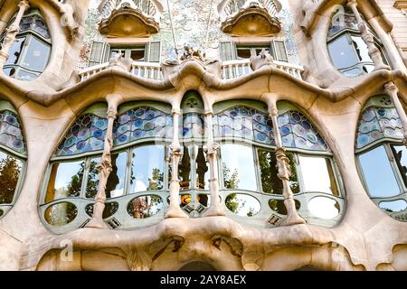 10. JULI 2018, BARCELONA, SPANIEN: Modernes Architekturgebäude in Barcelona Stockfoto