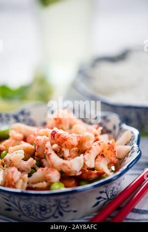 Gesunder Salat im asiatischen Stil Stockfoto