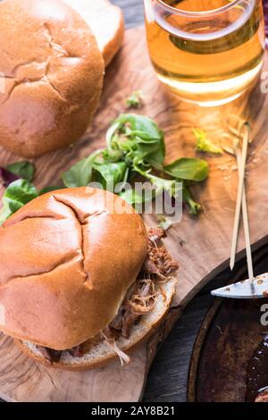 Einfaches Steet-Essen, gezogenes Schweinefleisch-bap Stockfoto