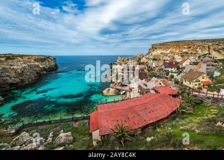 Farbenfrohes Popeye Village in Anchor Bay, Malta Stockfoto