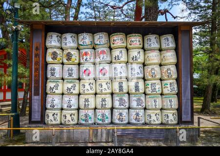 Kazaridaru Fässer in Heian Jingu Schrein, Kyoto, Japan Stockfoto