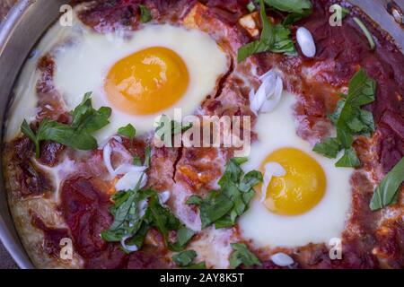 Israelische Shakshuka in einer Pfanne Stockfoto