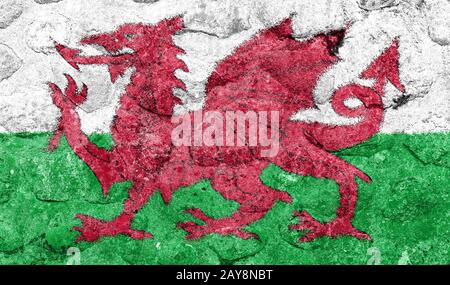 Wales Flagge auf einen weißen Stein Wand bearbeitet Stockfoto