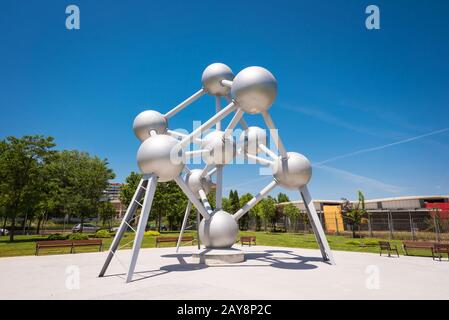 Europa-Park in Torrejon de Ardoz, Madrid, Spanien. Es ist ein urbaner Park, in dem mit skalierten Denkmälern das berühmteste e Stockfoto