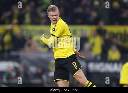 Dortmund, Deutschland. Februar 2020. Firo: 14.02.2020 Fußball, 2019/2020 1.Bundesliga: BVB Borussia Dortmund - Eintracht Frankfurt 4: 0 Jubel Erling Haaland Nutzung weltweit Credit: Dpa / Alamy Live News Stockfoto