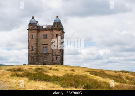 The Cage Tower, National Trust Lyme, im Peak District, Cheshire, Großbritannien Stockfoto