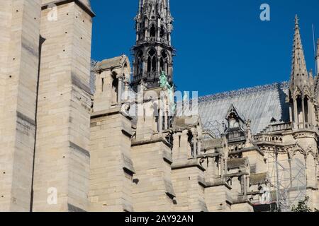 Architektonische Details der Kathedrale Notre-Dame in Paris Stockfoto