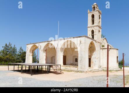 Archaggelos Michael Kirche in Yialousa, Karpasia, Zypern - neue Kirchenansicht Stockfoto