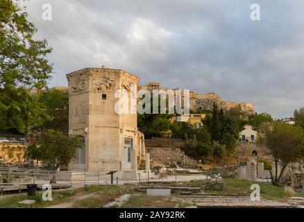 Turm der Wind-Götter in Roman Agora und Akropolis im Hintergrund Stockfoto